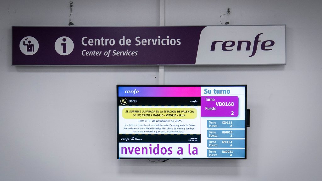Renfe suspende por sexto día consecutivo el tren de alta velocidad Madrid-Galicia por los incendios en Ourense