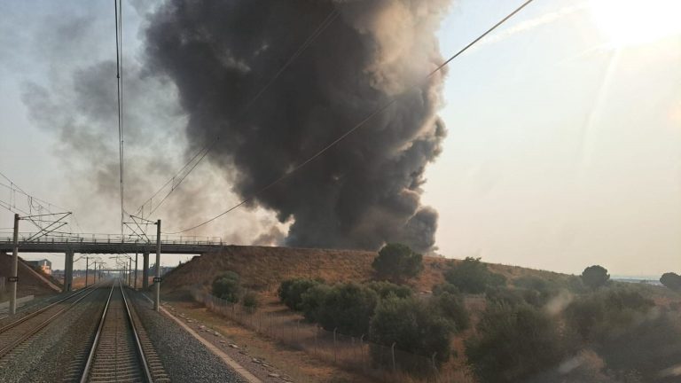 Restablecida la circulación de alta velocidad Madrid-Andalucía tras tres horas cortada por un incendio en Toledo