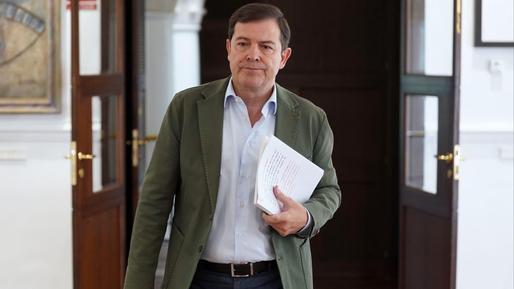 Mañueco reconoce "algunas incidencias" en el uso de medios estatales contra los incendios pero defiende su gestión