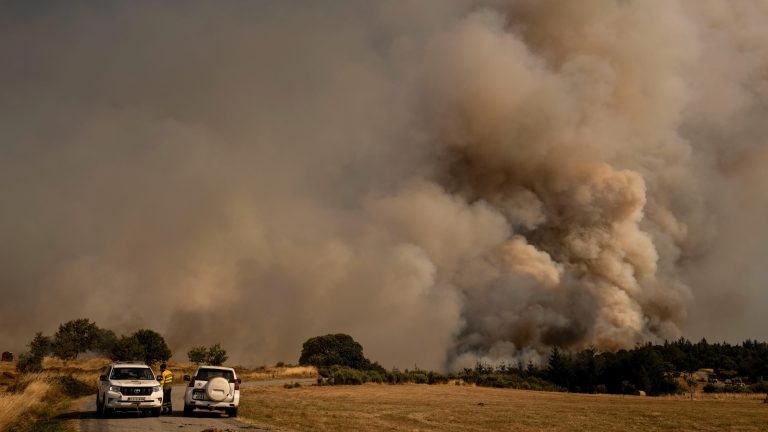 Incendios en España hoy, última hora en directo | La superficie quemada en Galicia supera las 87.200 hectáreas