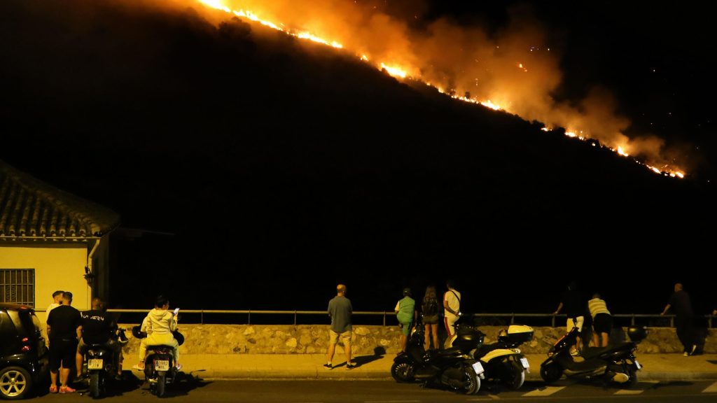Resumen de los incendios en España del 23 de agosto: El incendio de Porto, en Zamora, vuelve a saltar a León y provoca el desalojo de La Baña