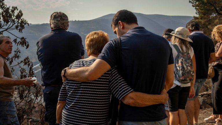 Los incendios destruyen el patrimonio de los pueblos: "En cinco minutos ardió la iglesia entera"