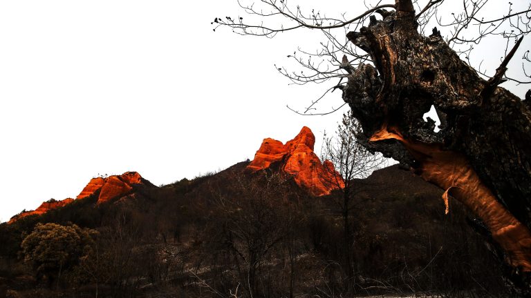 Las Médulas, el Lago de Sanabria y Somiedo: la oleada de incendios se ceba con las joyas naturales