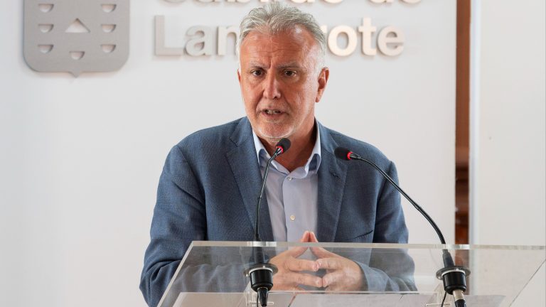 Torres carga contra Feijóo por "no ayudar" cuando el Gobierno estaba centrado en la extinción de incendios