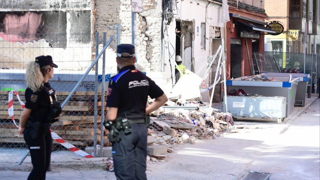 Localizan el cuerpo sin vida de una segunda persona bajo los escombros de la explosión de Vallecas