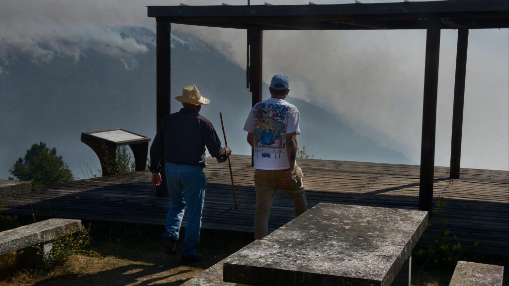 El incendio en Pantón, Lugo, arrasa ya 700 hectáreas y obliga a evacuar varios pueblos
