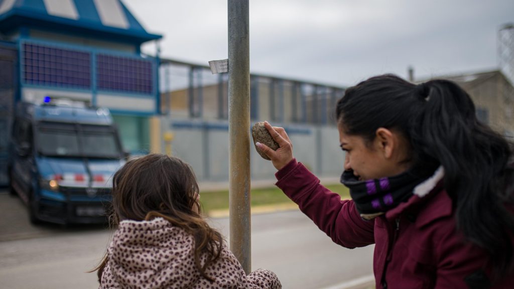 Cuatro de cada diez migrantes recluidos en los CIE sufrieron "una inútil privación de libertad"