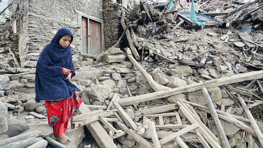 La pobreza de Afganistán y su aislamiento magnifican el impacto del devastador terremoto: "¡Somos un país maldito!"
