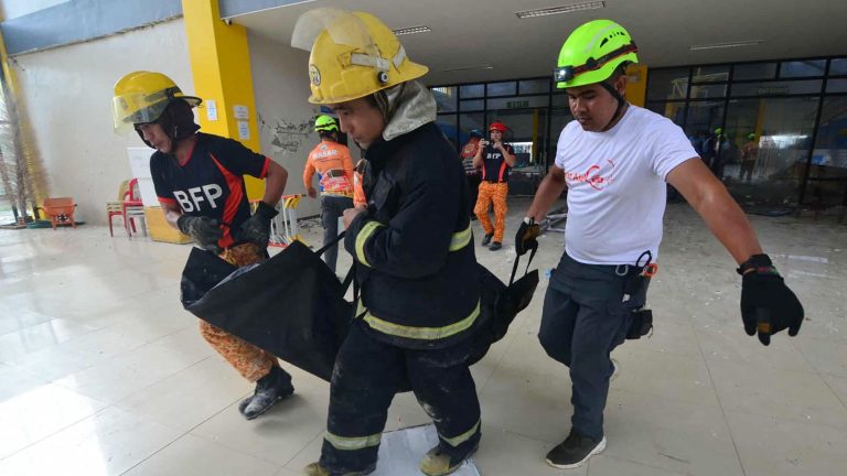 Al menos 32 muertos y decenas de heridos tras un terremoto de magnitud 6,9 en el centro de Filipinas