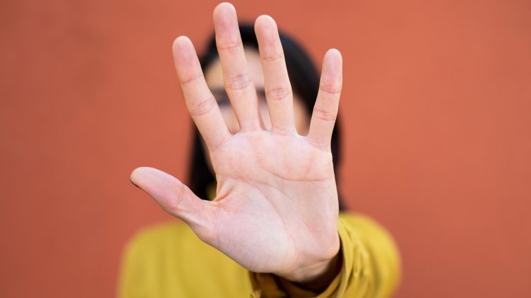 Abolir la prostitución y empatizar con las víctimas para acabar con la trata para explotación sexual