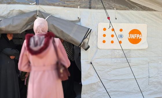 Gaza: “No tuve más remedio que dar a luz sola a mi propio bebé”