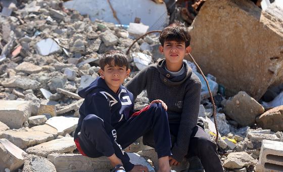 Gaza: Los palestinos emprenden el regreso a sus hogares destruidos tras el ato el fuego mientras la ONU urge la entrega de ayuda humanitaria