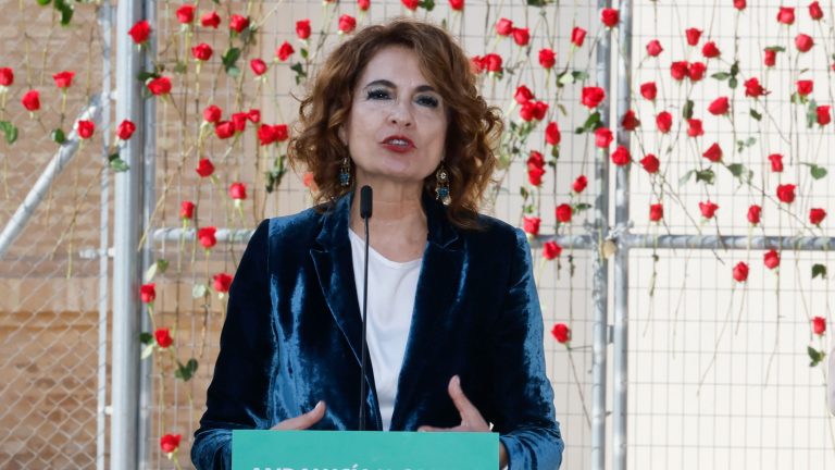 Montero acusa al PP de "banalizar" las consecuencias de los fallos en los cribados de cáncer: "Es inadmisible"