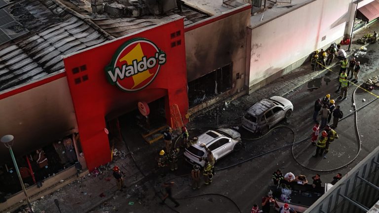 Un incendio en una tienda en el norte de México deja 23 muertos y decenas de heridos