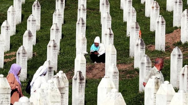 Búsqueda de desaparecidos y negación del genocidio: las heridas abiertas en Bosnia 30 años después de Dayton