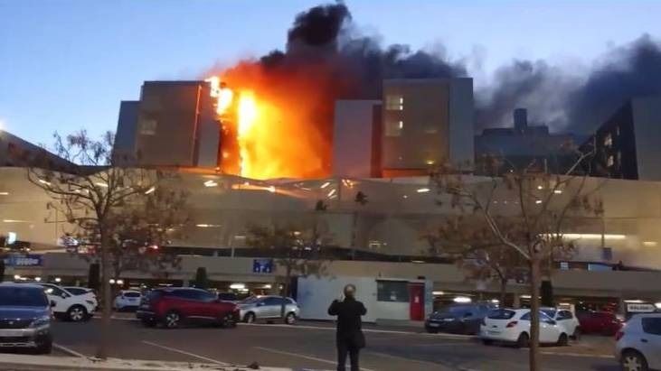 Controlado un incendio en el hospital Santa Lucía de Cartagena que obliga a evacuar a pacientes y trabajadores