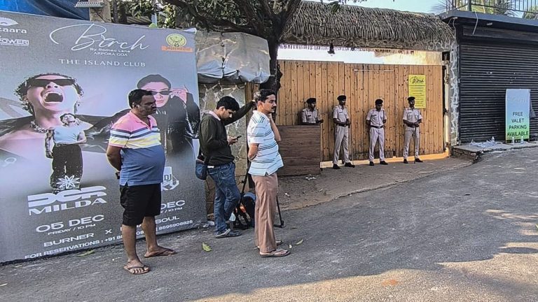 Al menos 25 muertos por un incendio en una sala de fiestas en Goa, India