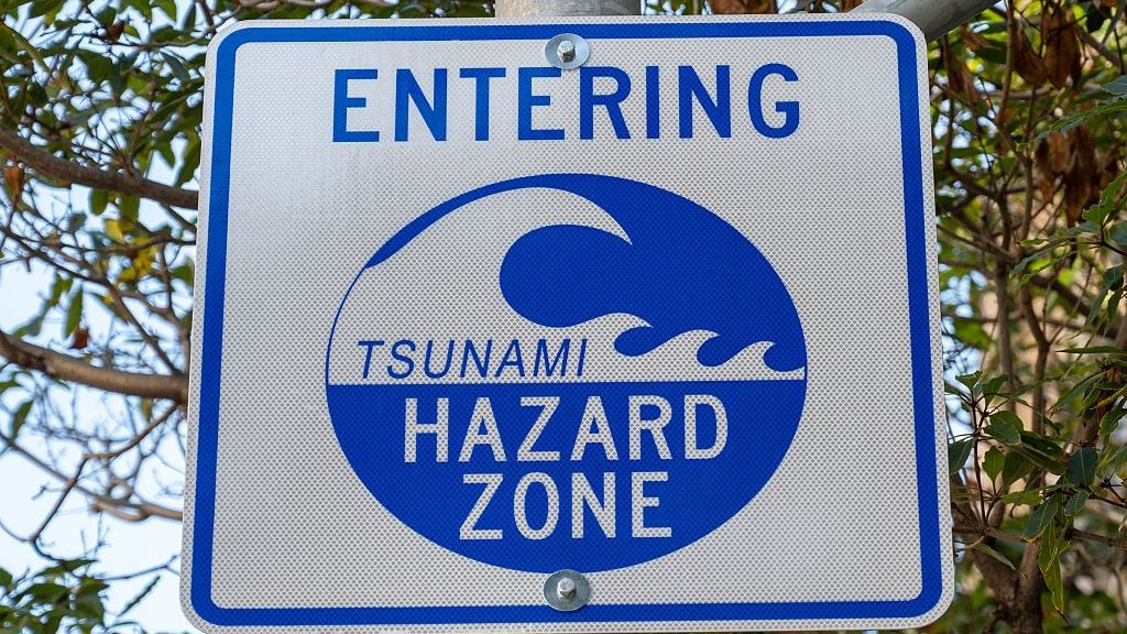 Un terremoto de 7,6 sacude el norte de Japón y activa una alerta por tsunami