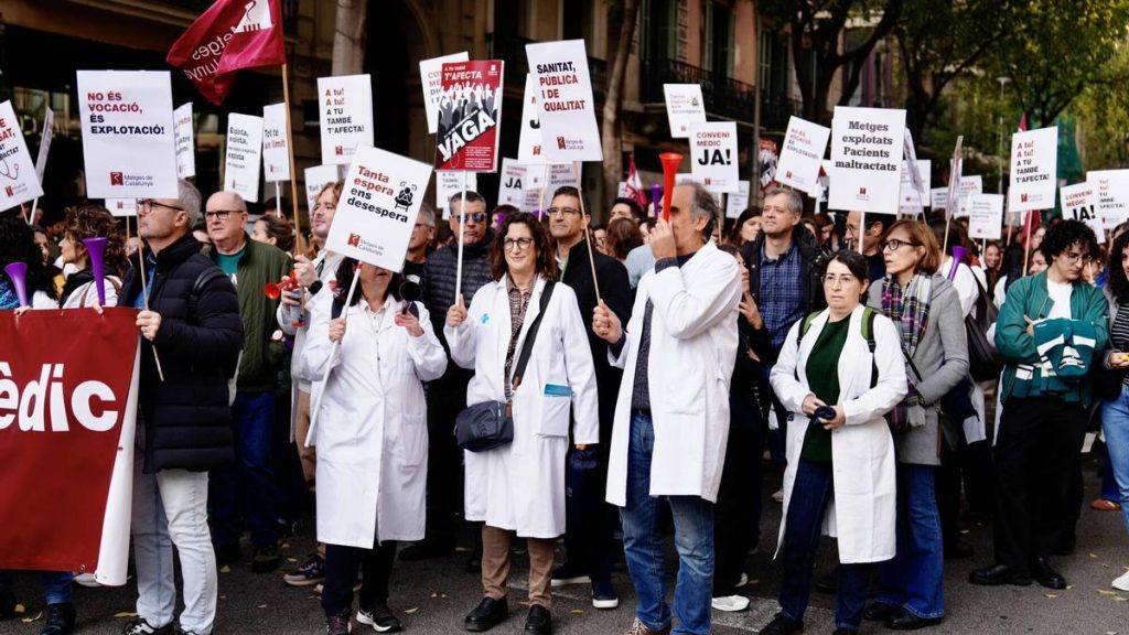Huelga de médicos en España, en directo: última hora de las protestas y de los servicios mínimos en hospitales y CAP