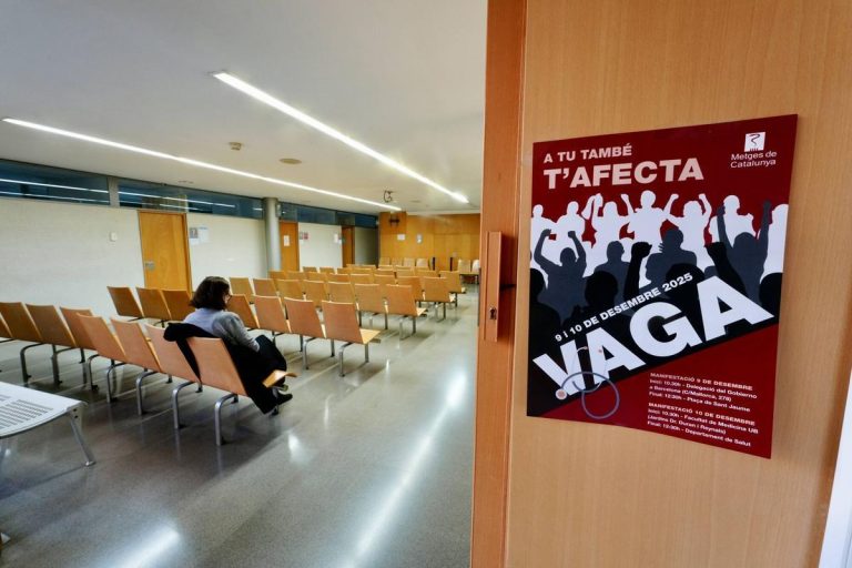 La huelga de médicos arranca con movilizaciones y baile de cifras en plena ola de gripe: "La profesión ha despertado y no vamos a volver a dormirnos"