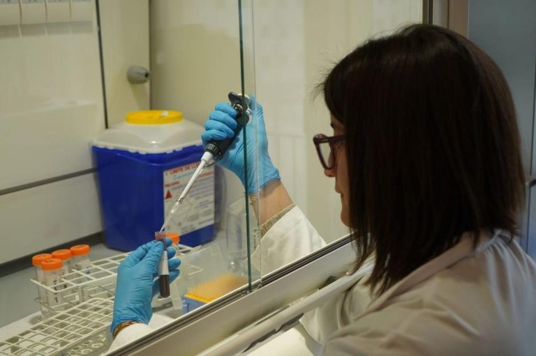 Vall d’Hebron identifica factores genéticos compartidos entre los trastornos adictivos y el bajo nivel educativo