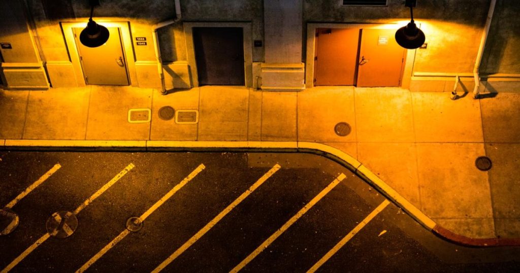 Multa por un falso cartel de alarma: qué dice la ley y cuánto te puede costar