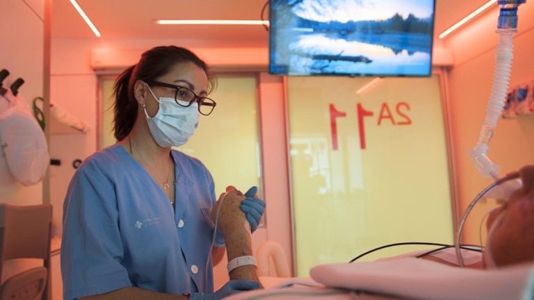 El Hospital de Bellvitge demuestra que la UCI multisensorial reduce el uso de sedantes y mejora el confort de los pacientes críticos