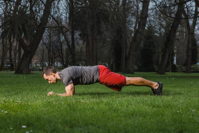 Marcos Vázquez, experto en fitness: "Las claves para adelgazar son el déficit calórico, ingerir proteína y entrenar fuerza"