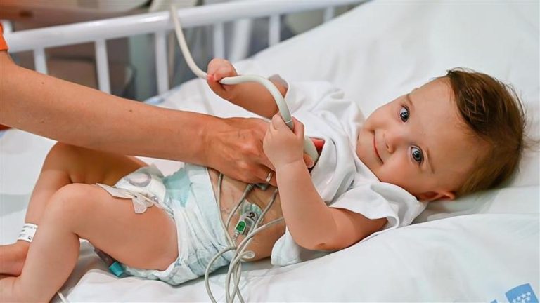 El Hospital Gregorio Marañón realiza el primer trasplante parcial de corazón en España a una bebé de siete meses: "Es una enorme esperanza"