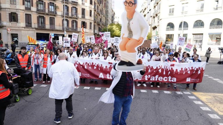Los médicos se desmarcan del resto de sindicatos y amenazan con huelga indefinida si Sanidad no atiende sus reclamaciones