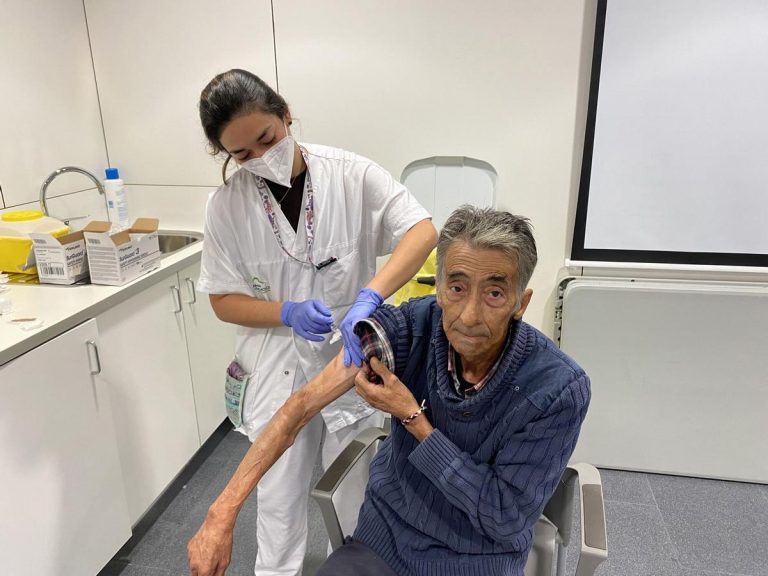 Catalunya reintroduce la cita previa en la vacunación frente a la gripe en pleno pico de casos