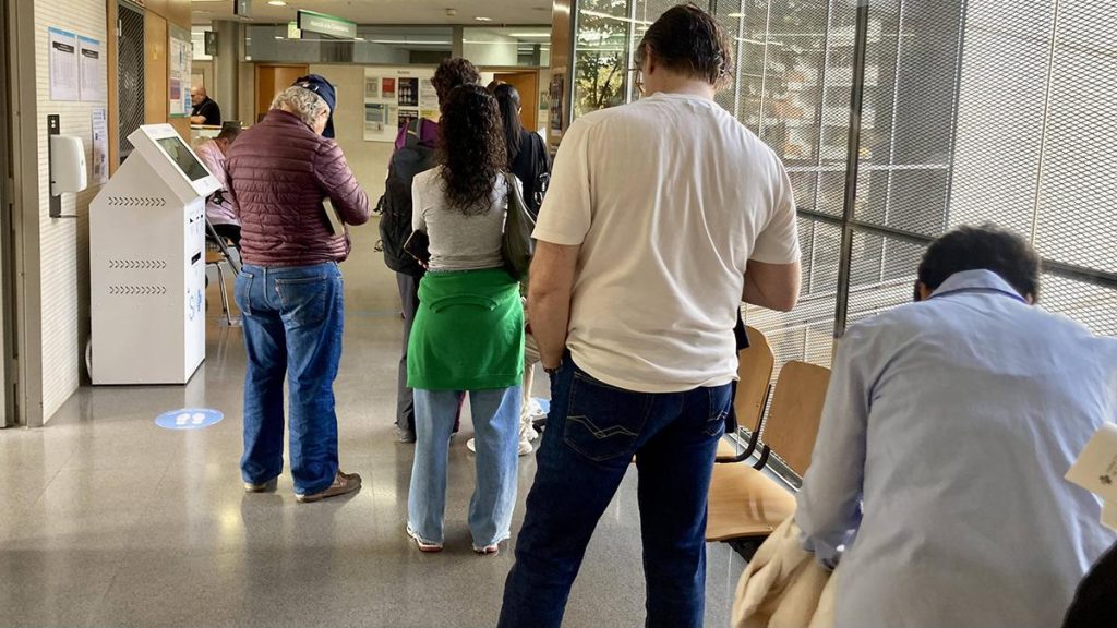 Los casos de gripe bajan en niños y adolescentes, pero aumentan entre los mayores de 70 años