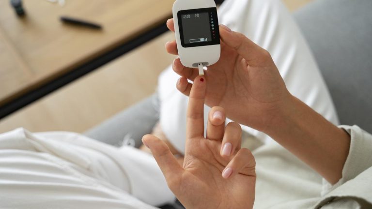 Una prueba de sangre similar a la de la glucosa abre la puerta a detectar antes el alzhéimer