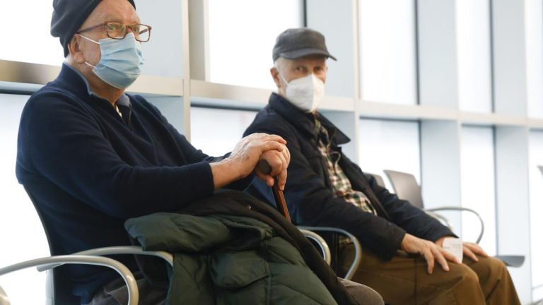 Catalunya retira la obligatoriedad de usar mascarilla en centros sanitarios