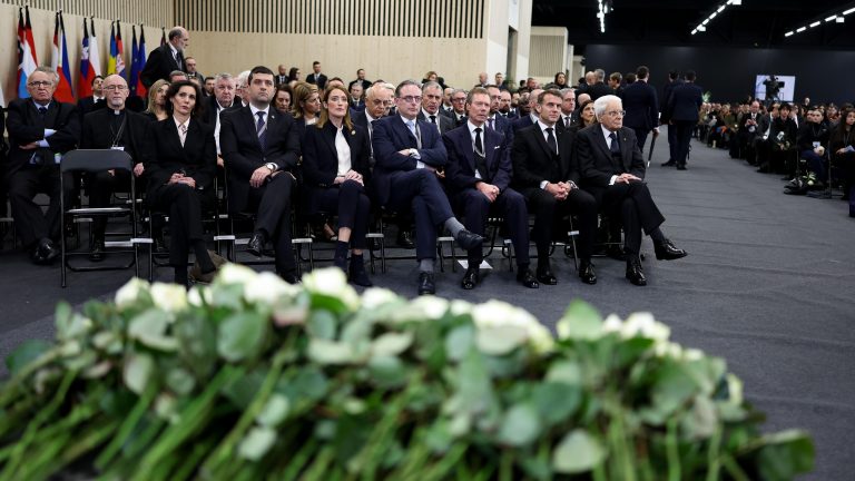 Los presidentes de Francia, Italia y Suiza asisten al funeral por las víctimas del incendio en el bar de los Alpes