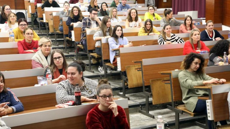 ¿Qué está pasando con el examen MIR? Denuncian "caos organizativo" y "graves irregularidades" en el proceso