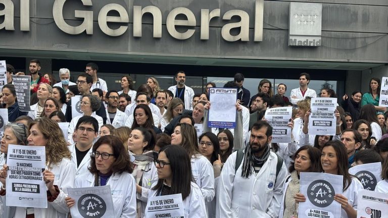 El mensaje de los médicos en su segunda jornada de huelga contra el Estatuto Marco: "Esto no se para"