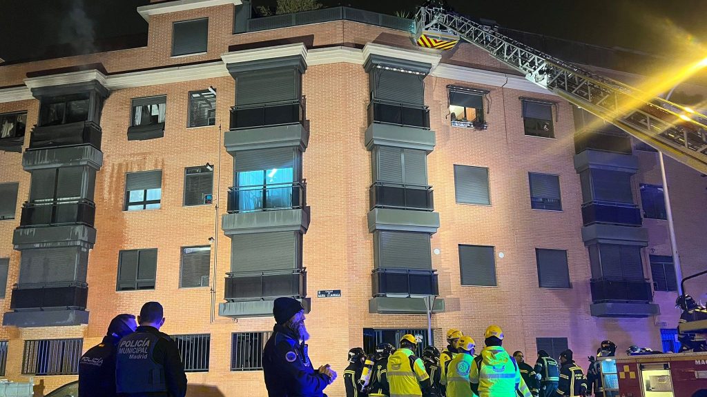 Mueren tres personas en un incendio de una vivienda en Carabanchel, Madrid