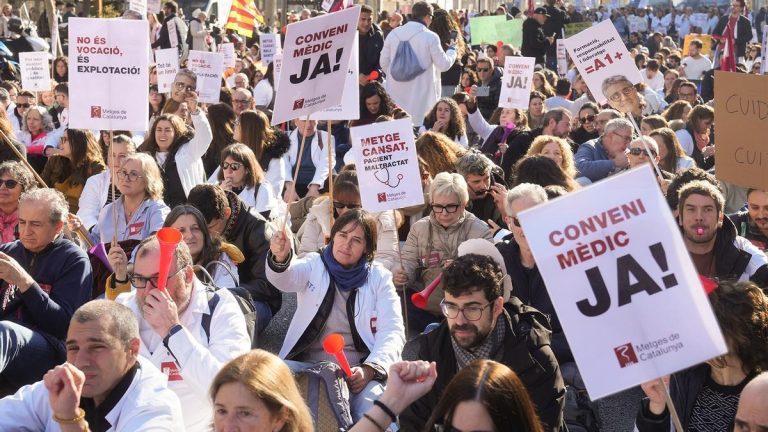 Los médicos anuncian una huelga nacional indefinida a partir del 16 de febrero para conseguir un estatuto propio
