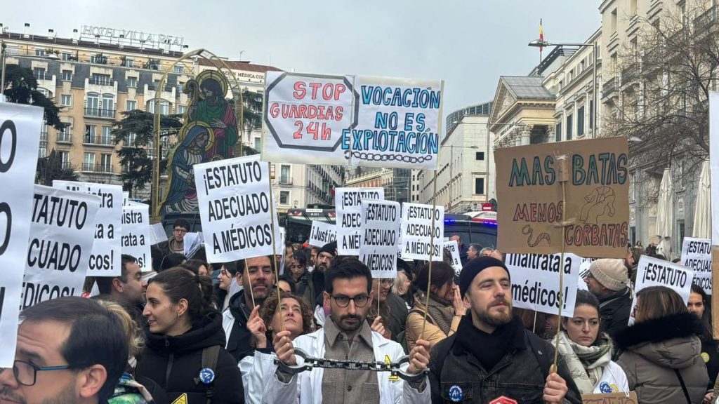 ¿Cómo te afectará la nueva huelga indefinida de médicos que arranca el 16 de febrero? Estas son las fechas de los paros