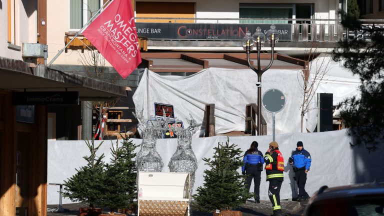 Decenas de muertos y un centenar de heridos tras una explosión en un bar de una estación de esquí en Suiza