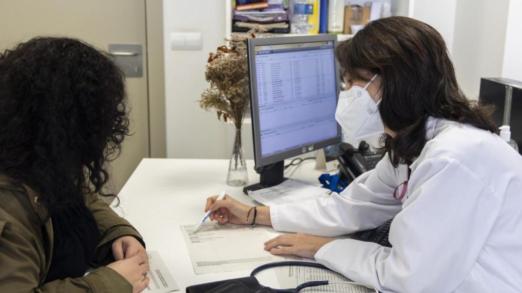 ¿Deben los médicos de familia prorrogar su jubilación? "Si están en buen estado de salud, no podemos permitirnos prescindir de ese talento"