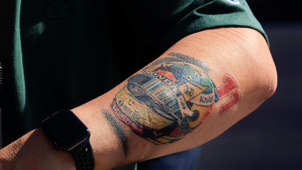 ¿Qué sustancias nocivas contiene la tinta de los tatuajes? ¿Cuál es peor: la roja o la negra?