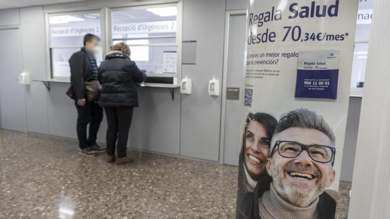 La sanidad privada dice que la ley para blindar la pública invade competencias autonómicas: "Nace con nulas posibilidades de prosperar"