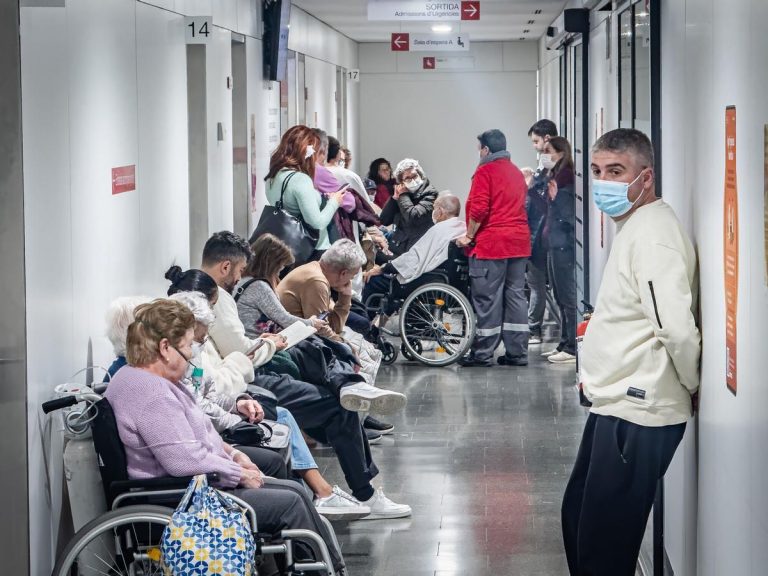 Los médicos inician una semana de huelga buscando la comprensión de los pacientes: "Mira, es que ya no podemos más"
