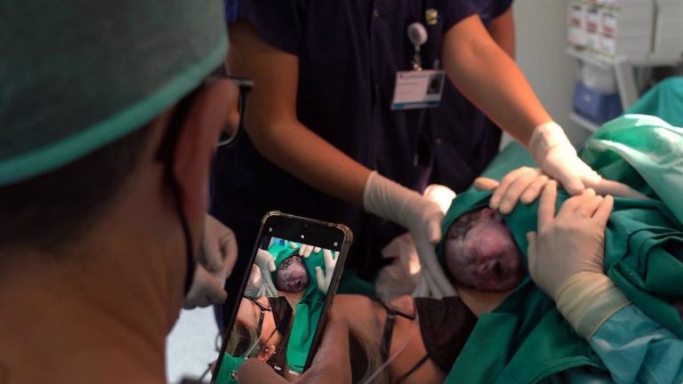 Las enfermeras alertan del peligro de las 'B.R.U.J.A.S.', un movimiento de parteras tradicionales: "Ponen en riesgo vidas y actúan sin legislación"