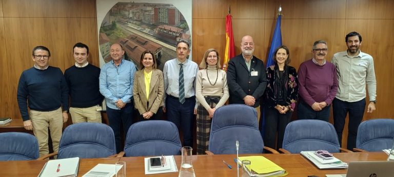 Reunión institucional entre la URE y la Secretaría de Estado de Telecomunicaciones