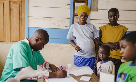 La OMS pide invertir 1000 millones de dólares en salud para evitar crisis y garantizar la paz