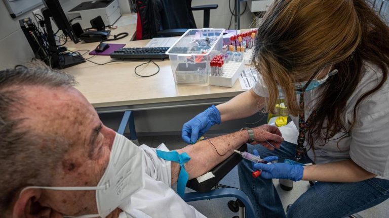 Los hematólogos cambian las reglas: la edad ya no es el principal criterio para tratar las enfermedades de la sangre