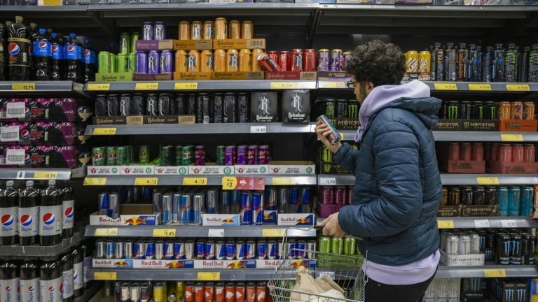 Consumo quiere prohibir la venta de las bebidas energéticas a menores de 16 años
